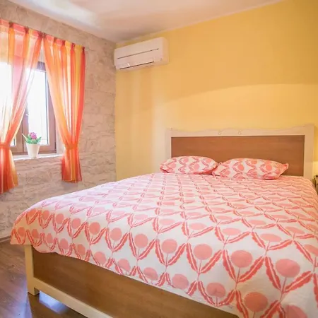 Rustic Casa Mendula With Grill In Tinjan *