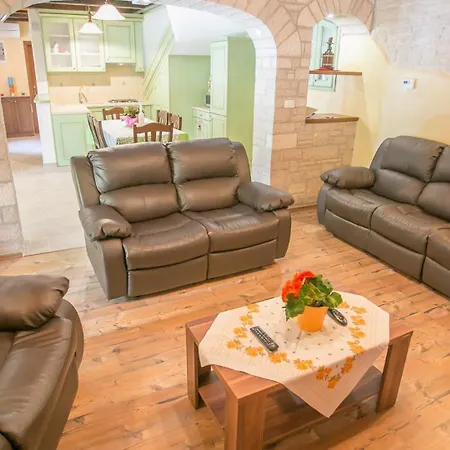 Rustic Casa Mendula With Grill In Tinjan Villa