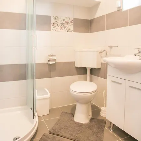 Rustic Casa Mendula With Grill In Tinjan Villa