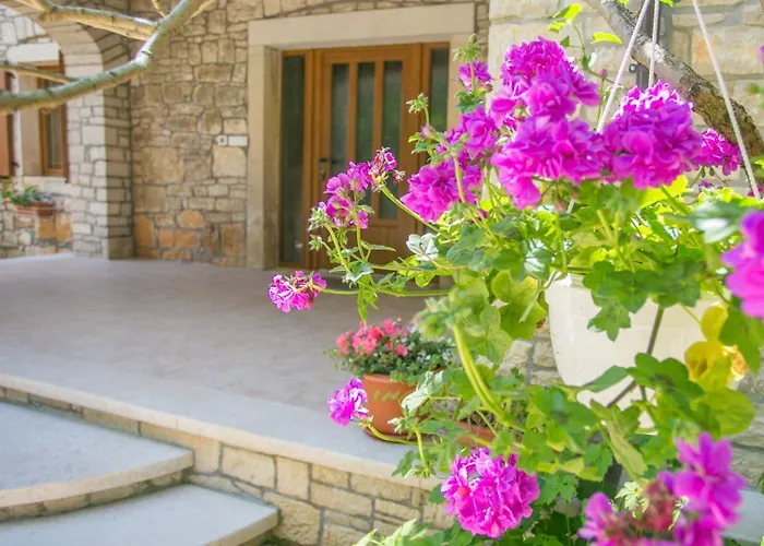 Villa Rustic Casa Mendula With Grill In Tinjan