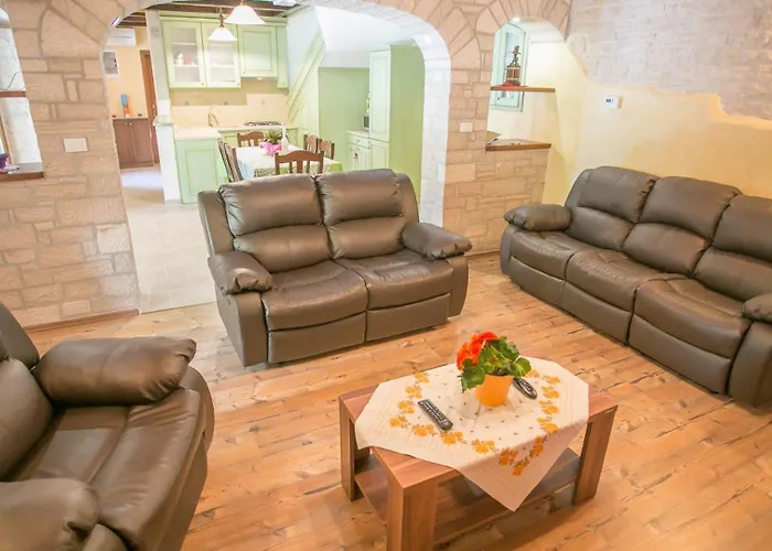 Rustic Casa Mendula With Grill In Tinjan Villa