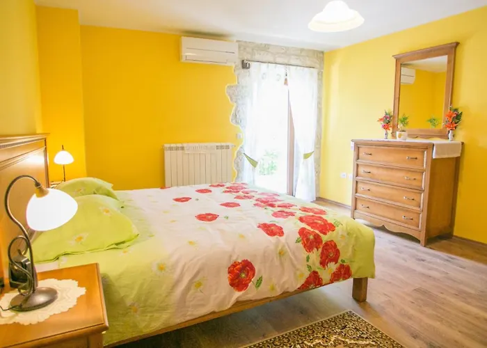 Villa Rustic Casa Mendula With Grill In Tinjan