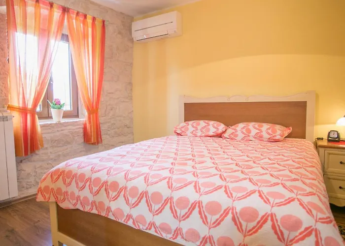 Rustic Casa Mendula With Grill In Tinjan