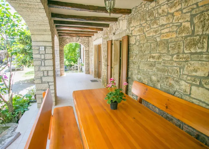 Rustic Casa Mendula With Grill In Tinjan Villa