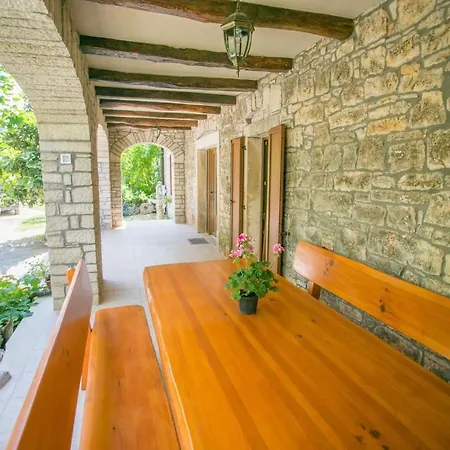 Rustic Casa Mendula With Grill In Tinjan Vila