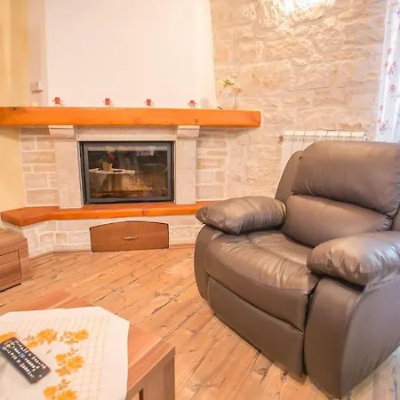 Rustic Casa Mendula With Grill In Tinjan