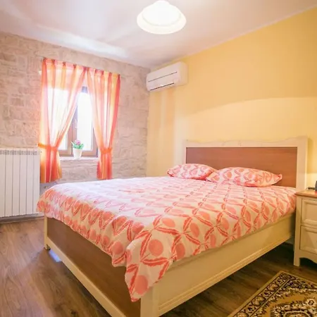 Vila Rustic Casa Mendula With Grill In Tinjan *